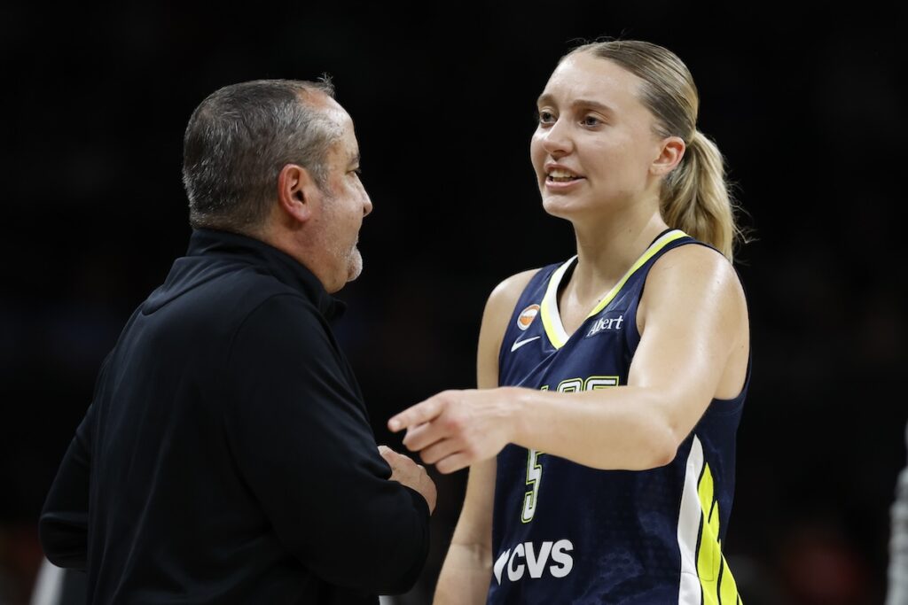 Dallas Wings head coach Jose Fernandez speaks with Paige Bueckers during game against Las Vegas Aces