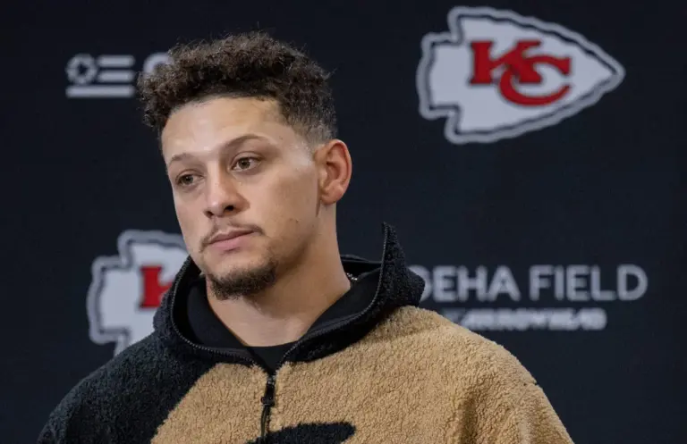 Patrick Mahomes Golf Swing Has Fans Convinced of His Week 1 Status